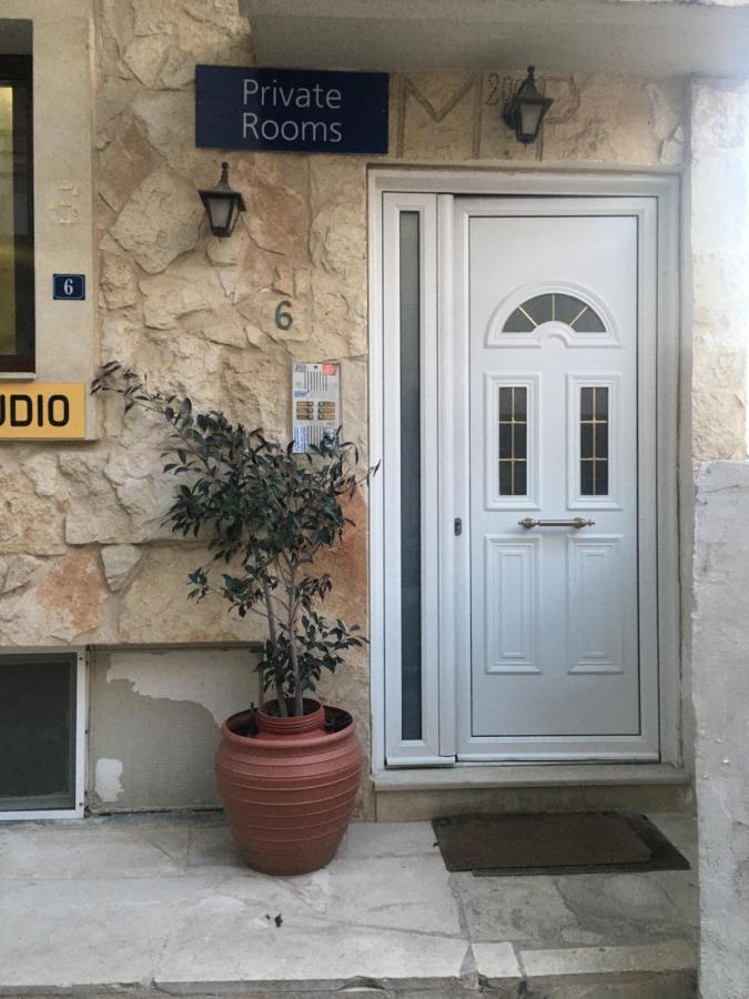 Centrally Located Private Rooms Heraklion  Екстер'єр фото